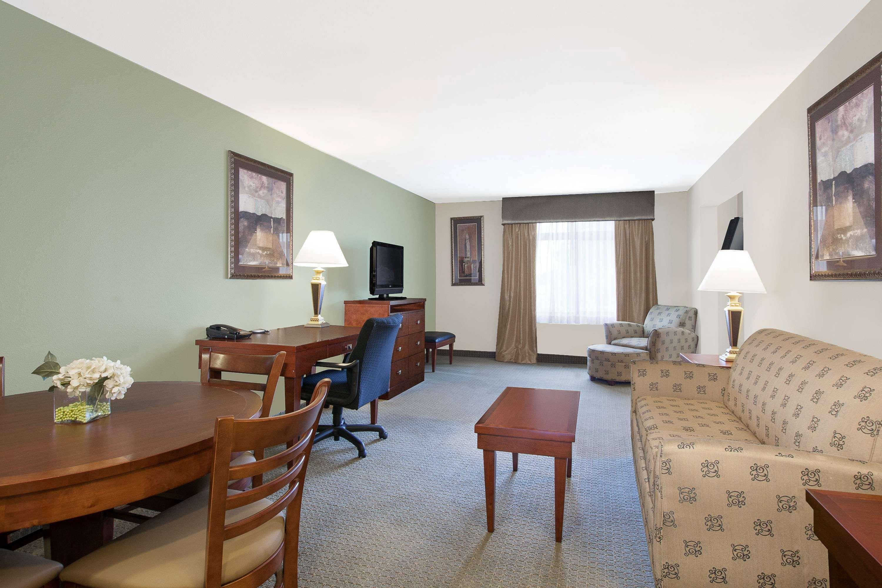 Wingate By Wyndham Lafayette Airport Hotel Bagian luar foto
